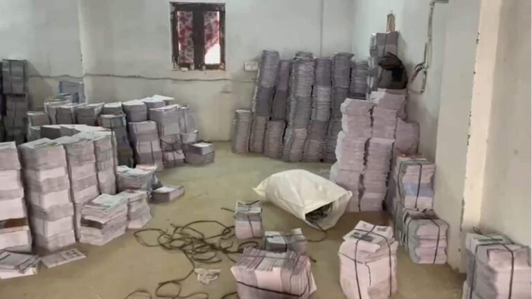 NCERT की बड़ी रेड! गाजियाबाद से जब्त कीं 32,000 नकली किताबें