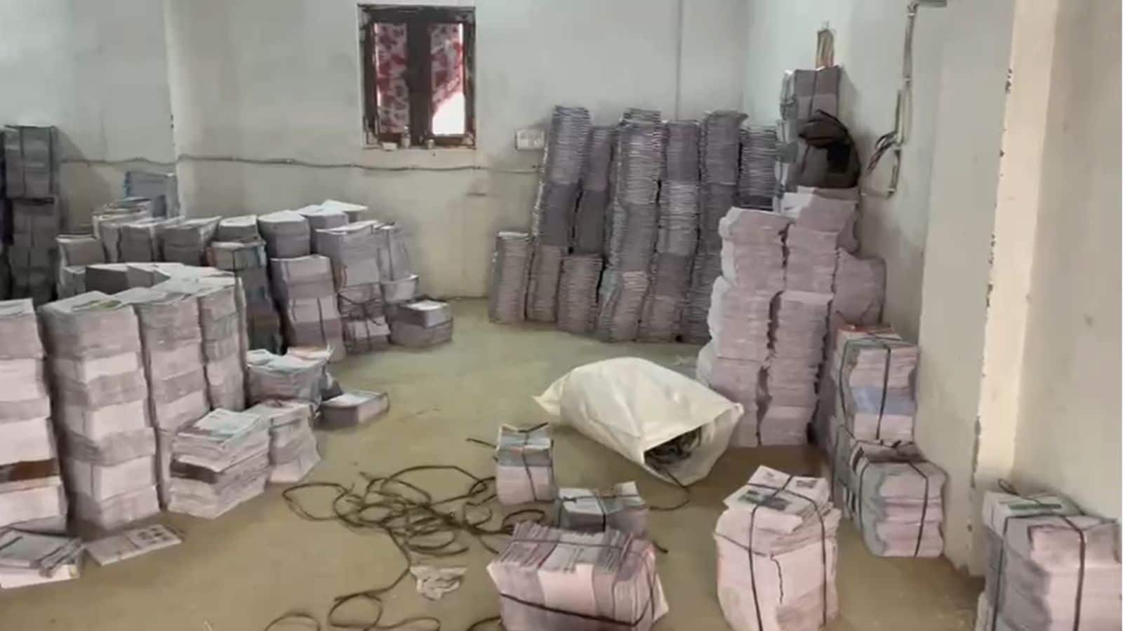 NCERT की बड़ी रेड! गाजियाबाद से जब्त कीं 32,000 नकली किताबें