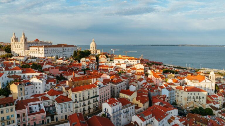 अगर आप सर्दियों में यूरोप घूमने का प्लान कर रहे हैं, तो ये जगहें अपने ट्रैवल प्लान में जरूर शामिल करें