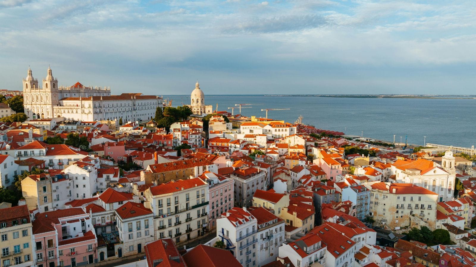 अगर आप सर्दियों में यूरोप घूमने का प्लान कर रहे हैं, तो ये जगहें अपने ट्रैवल प्लान में जरूर शामिल करें