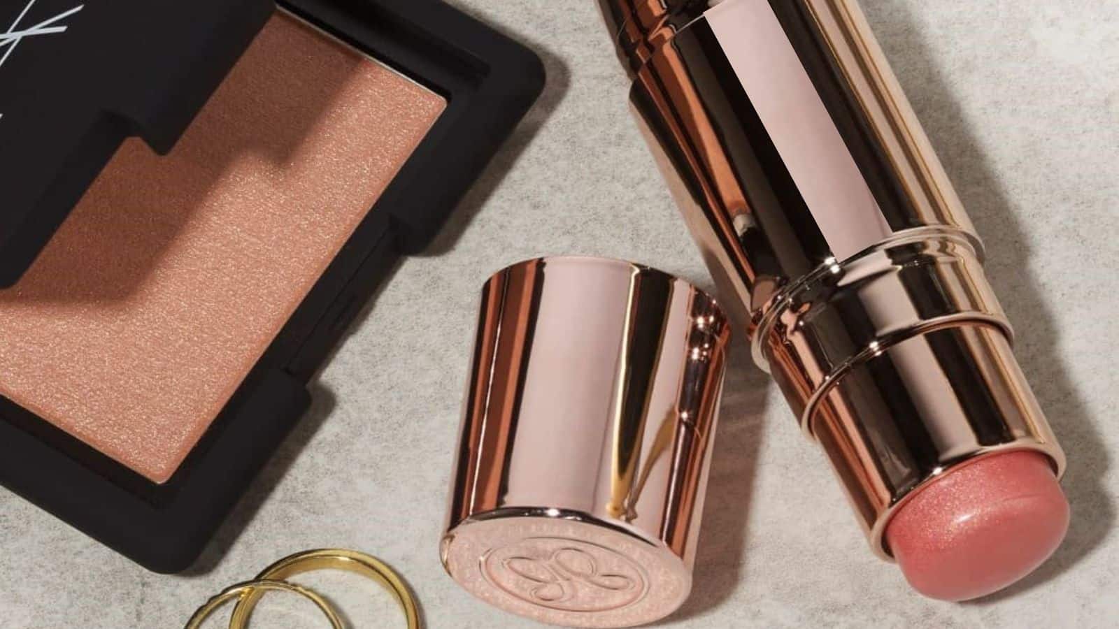 Powder Blush VS Cream Blush: पाउडर या क्रीम ब्लश? ये टिप्स बताएंगे आपके लिए सबसे अच्छा विकल्प