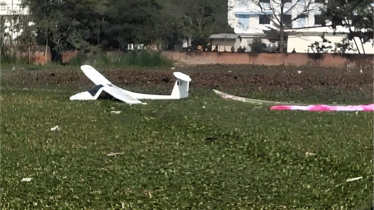 IAF Plane Crash: प्रयागराज में IAF का ट्रेनी विमान तालाब में हुआ क्रैश, दोनों पायलट सुरक्षित