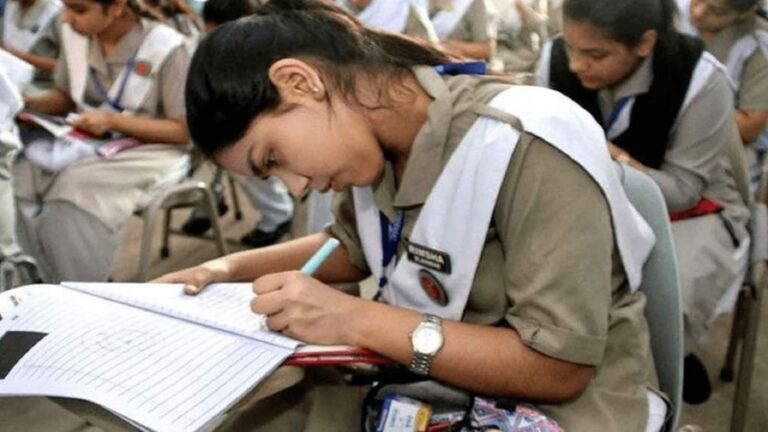 PSEB Datesheet 2026: पंजाब बोर्ड ने जारी की 8वीं, 10वीं और 12वीं कक्षा की डेटशीट, सबसे पहले होगी इस विषय की परीक्षा