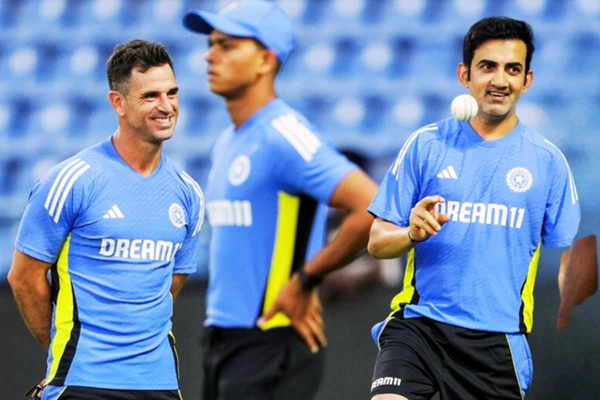 रोहित शर्मा के बारे में कुछ भी सोच समझकर बोलना ...गौतम गंभीर के कोचिंग स्टाफ को मनोज तिवारी ने फटकारा