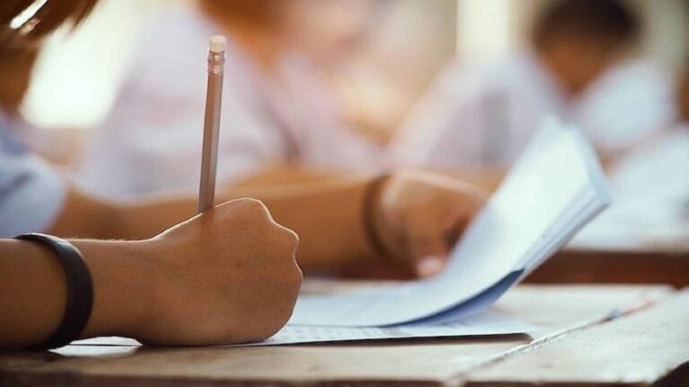 Bihar Board Exams: बोर्ड परीक्षा देने वाले छात्र जानें कैसे आएंगे परीक्षा में अच्छे अंक, ये गलतियां पड़ती हैं भारी