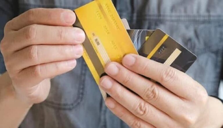 Credit Card: क्रेडिट कार्ड पर गलत चार्ज? समय पर उठाया कदम ही दिलाएगा राहत!