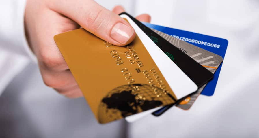 Credit Card: क्रेडिट कार्ड बंद करने से बढ़ सकता है क्रेडिट उपयोग अनुपात, सिबिल स्कोर पर पड़ सकता है असर