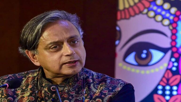 Shashi Tharoor: कांग्रेस नेतृत्व ने केरल के शीर्ष नेताओं के साथ की बैठक, राहुल गांधी से नाराज शशि थरूर नहीं हुए शामिल