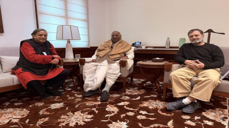 "अच्छी बातचीत हुई, नई नौकरी नहीं ढूंढ रहा"; 'नाराज' चल रहे शशि थरूर ने राहुल गांधी और खड़गे से की मुलाकात