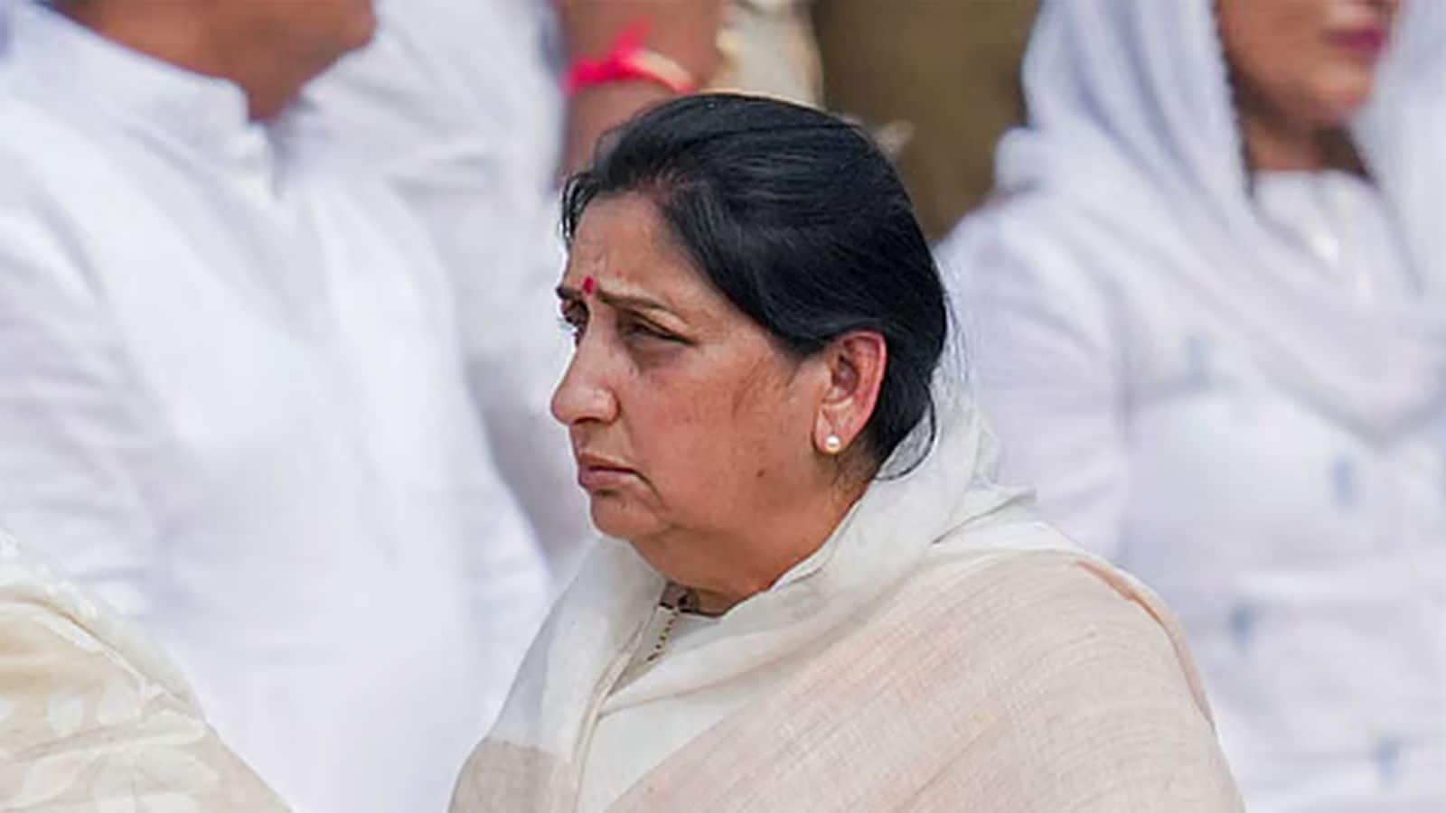 Sunetra Pawar: सुनेत्रा पवार ने ली महाराष्ट्र के डिप्टी सीएम पद की शपथ, अजित पवार को दी श्रद्धांजलि
