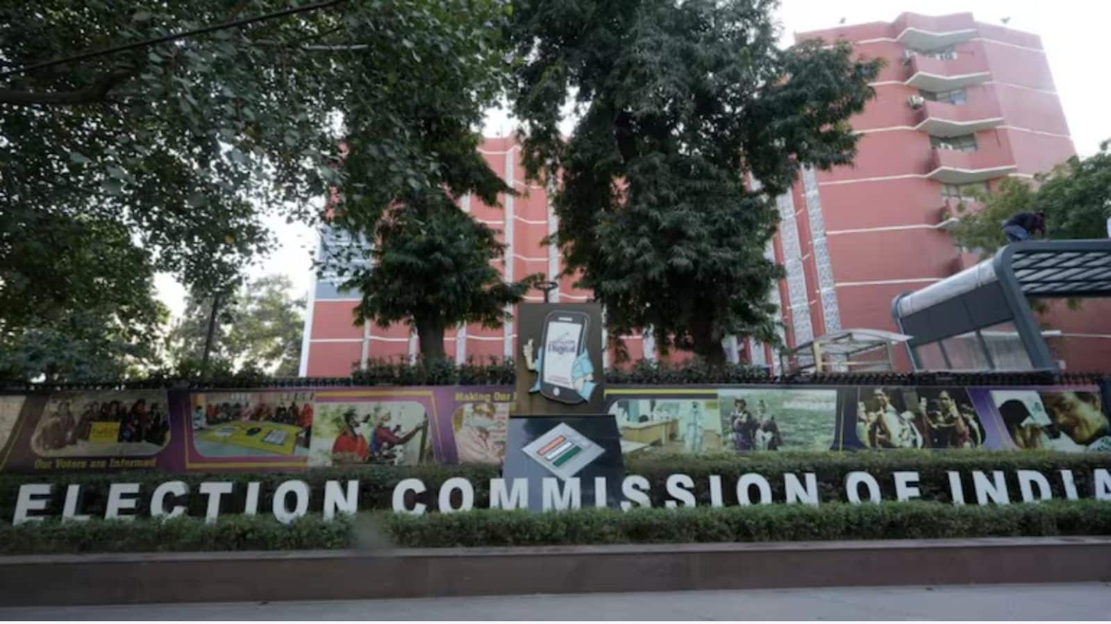 सुप्रीम कोर्ट ने जारी किया केंद्र सरकार को नोटिस, चुनाव आयुक्तों को 'आजीवन सुरक्षा' और नियुक्ति प्रक्रिया पर छिड़ी कानूनी जंग