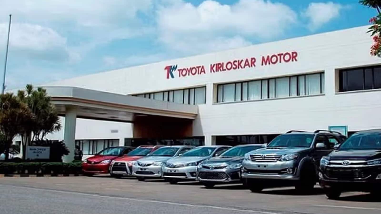 Toyota Kirloskar Motor ने 2025 में रिकॉर्ड बिक्री की, SUV और MPV की मांग बढ़ी