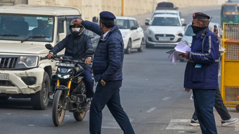 Driving Licence Suspension: अब ट्रैफिक नियम तोड़ने पर ड्राइविंग लाइसेंस होगा सस्पेंड, केंद्र सरकार ने उठाया सख्त कदम