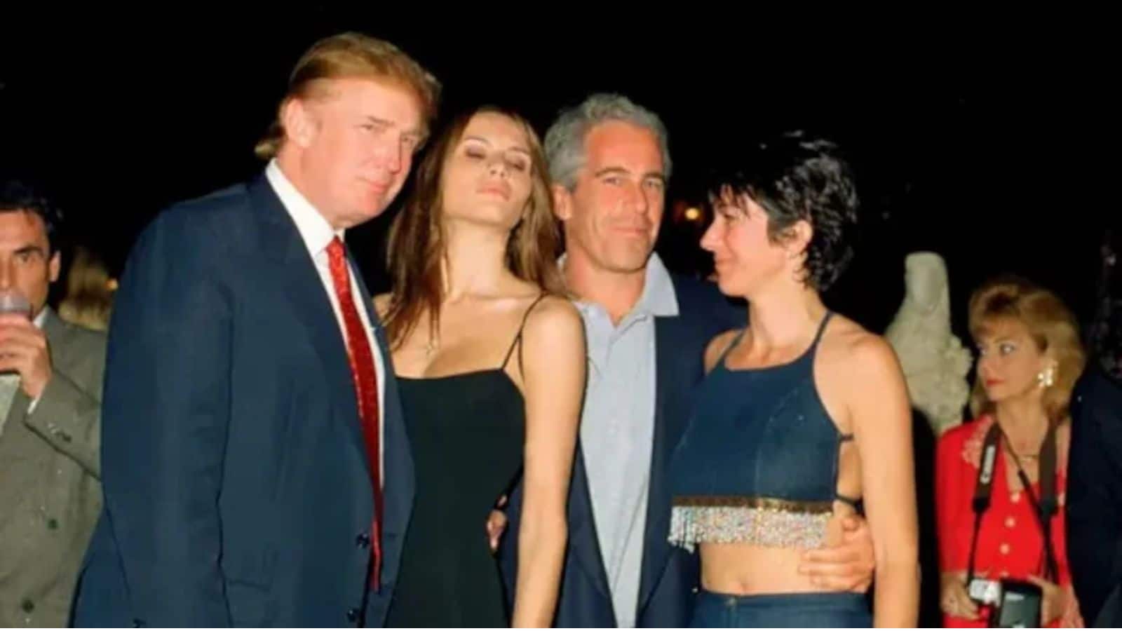 Epstein Files: एपस्टीन फाइल्स के नए खुलासे में सैकड़ों बार आया ट्रंप का नाम, FBI ने दावों को किया खारिज