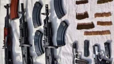 चीन और तुर्की के बने पिस्टल, AK-47 और मैगजीन...भारत-पाक बॉर्डर पर मिला हथियारों का भंडार