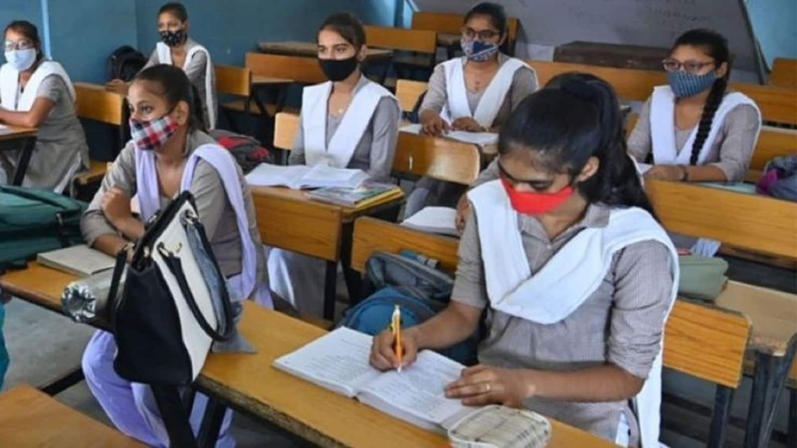 UK Board Exam 2026 Timetable: उत्तराखंड बोर्ड की 10वीं-12वीं कक्षा की डेटशीट यहां देखें, जानें पहले दिन होगी किस विषय की परीक्षा