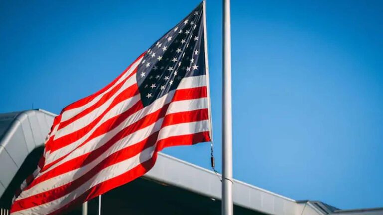 Venezuela Crisis: वेनेजुएला पर अमेरिकी एक्शन से दुनिया में टेंशन, क्या ये है ट्रंप की नई विदेश नीति की शुरुआत?