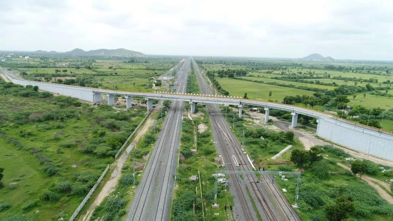 Infra Stocks: रिकॉर्ड हाई से 85% नीचे आया शेयर, 26 महीने पहले 65% प्रीमियम पर हुआ था लिस्ट