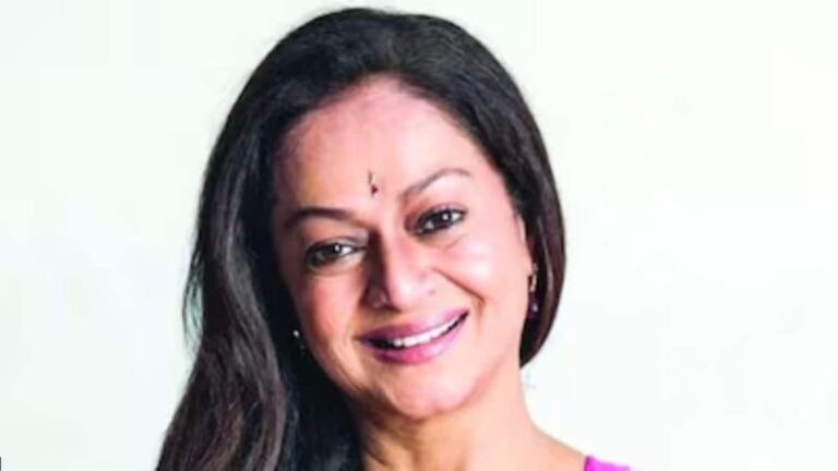 Zarina Wahab: 'हिंदी फिल्मों में फैमिली मर गई है, सिर्फ साउथ में...' बॉलीवुड को लेकर जरीना वहाब ने क्यों कही ये बात