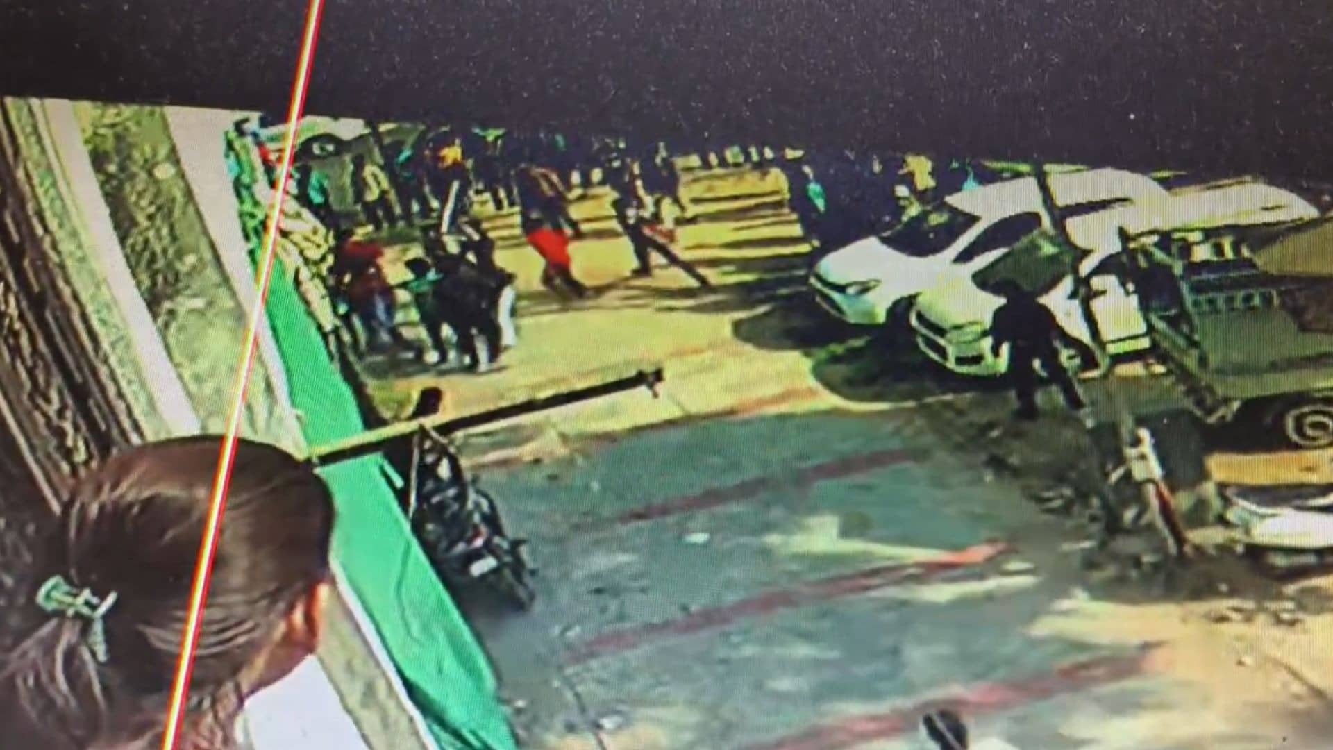 Ahmedabad: घाटलोडिया के नेशनल स्कूल के बाहर चाकूबाजी, स्टूडेंट्स ने किया 10वीं के छात्र पर किया हमला, सामने आया CCTV फुटेज