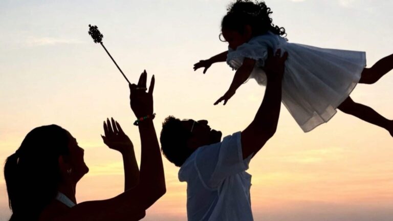 Alia Bhatt: न्यू ईयर पर रणबीर-आलिया की बेटी राहा ने चुराया सबका दिल, फैमिली मोमेंट की क्यूट फोटो हुई वायरल