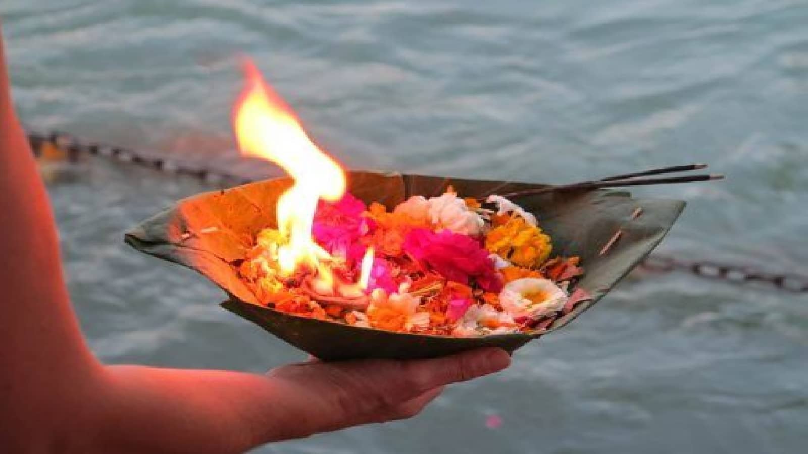 Mauni Amavasya 2026: नोट कर लें मौनी अमावस्या की सही तारीख, पितृ दोष निवारण के लिए है बहुत शुभ दिन