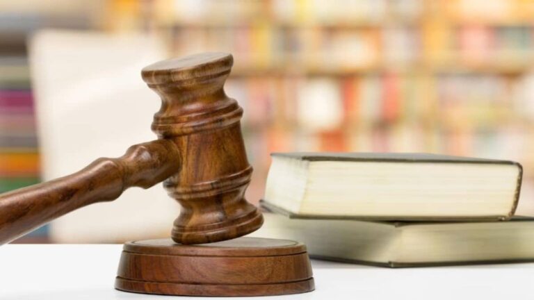 Ambedkar Nagar News : दहेज के लिए बहू को मिट्टी का तेल डालकर जिंदा जलाया, कोर्ट ने पति, सास-ससुर और जेठ-जेठानी को सुनाई उम्रकैद की सजा