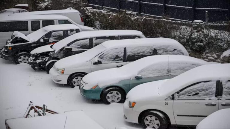 US Winter Storm: अमेरिका में बर्फीले तूफान से 12 राज्यों में इमरजेंसी, 14,000 से ज्यादा उड़ानें रद्द; 2 लाख से अधिक घरों की बिजली गुल