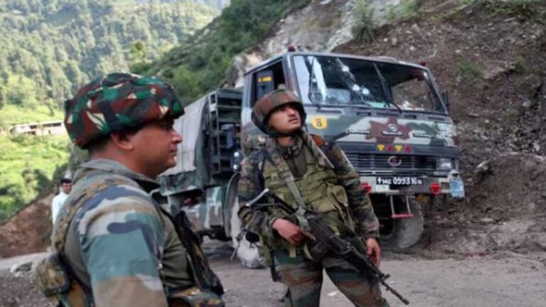 Kathua Encounter: जम्मू-कश्मीर के कठुआ में सुरक्षा बलों और आतंकियों के बीच मुठभेड़, जैश के 3 पाकिस्तानी आतंकी गांव में छिपे