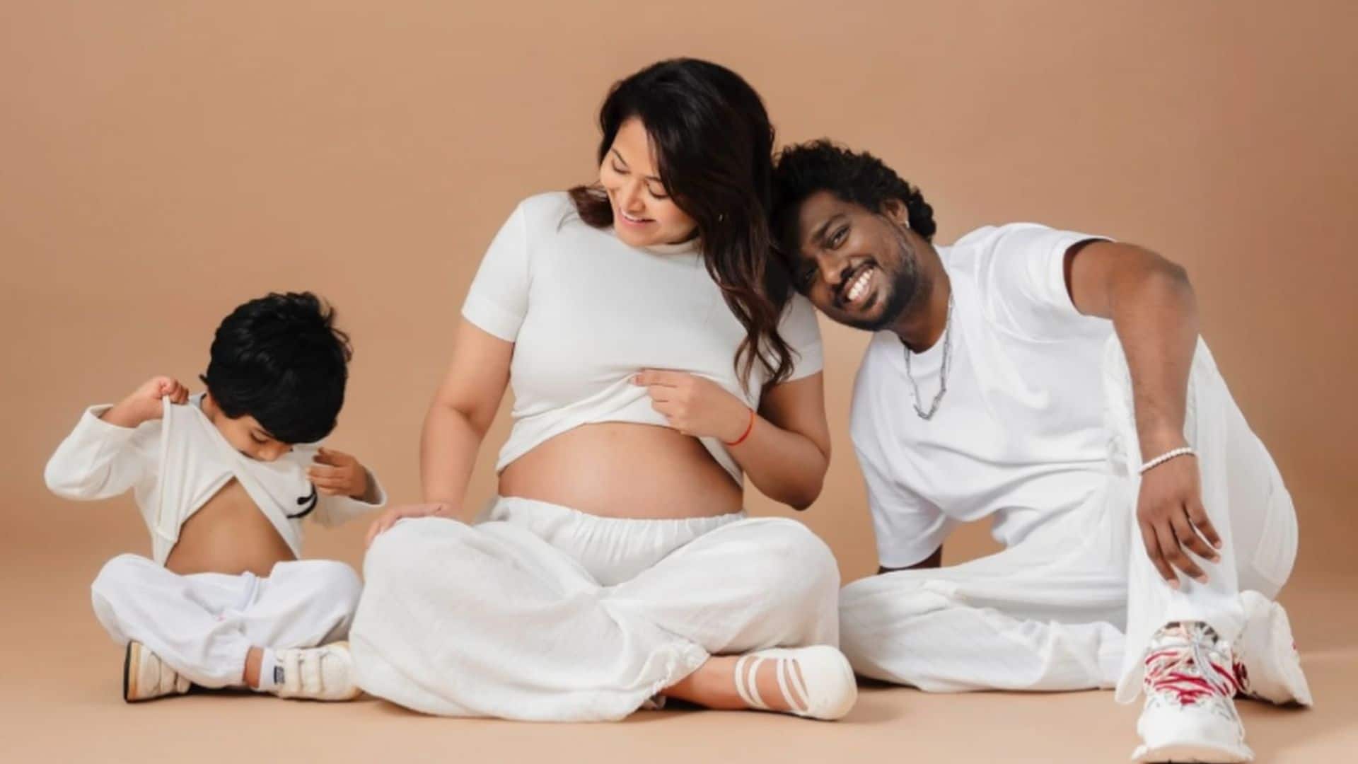 डायरेक्टर एटली और पत्नी प्रिया मोहन ने दी खुशखबरी, दूसरी बार माता-पिता बनने जा रहे हैं कपल... क्यूट फैमिली फोटोज संग मांगे आशीर्वाद