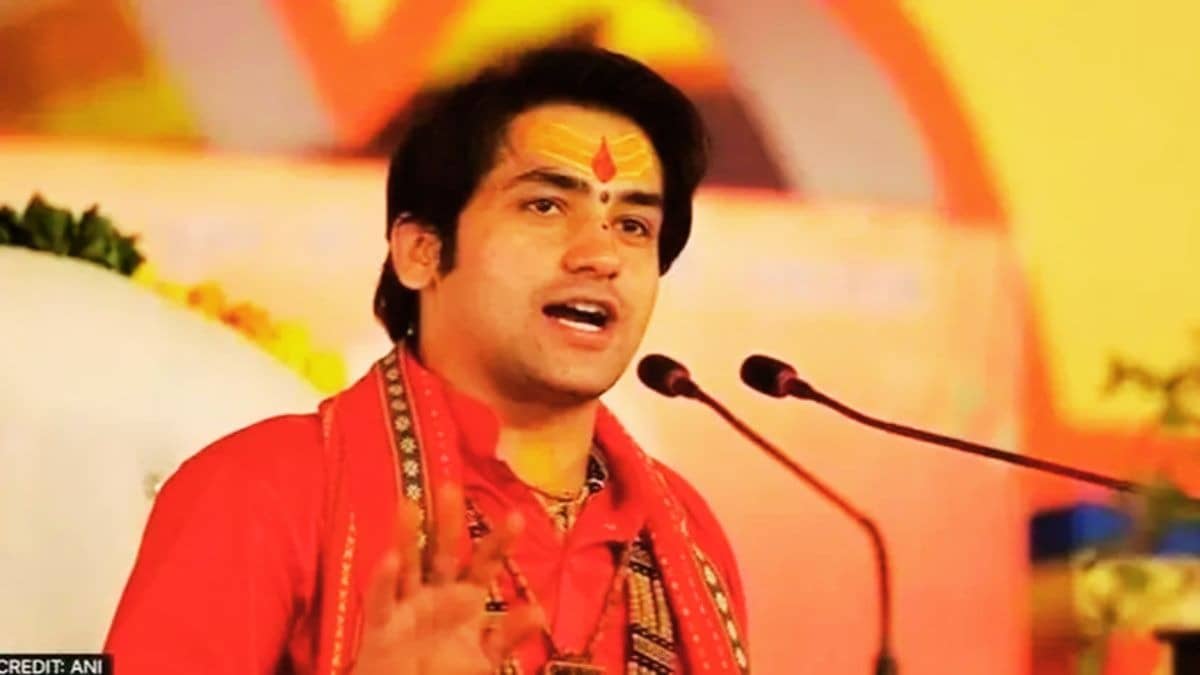 'मुसलमानों को गाली देने से हिंदू राष्ट्र नहीं बनेगा', धीरेंद्र शास्त्री ने दी नसीहत, तीन तलाक पर भी कसा तंज