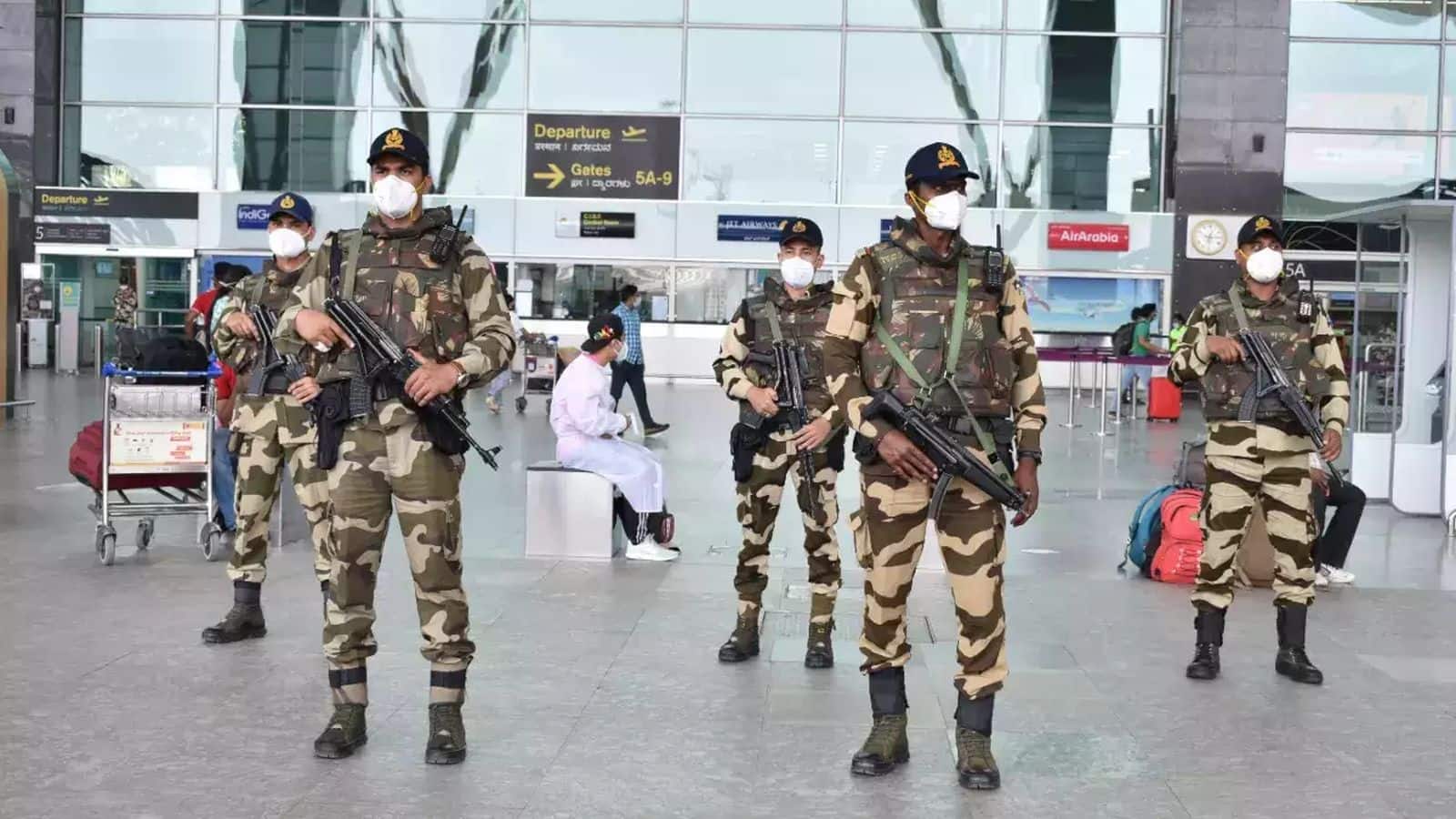 Bengaluru Airport: बेंगलुरु एयरपोर्ट पर चेकिंग के बहाने दक्षिण कोरियाई टूरिस्ट से छेड़छाड़ का आरोप, स्टाफ को पुलिस ने किया गिरफ्तार