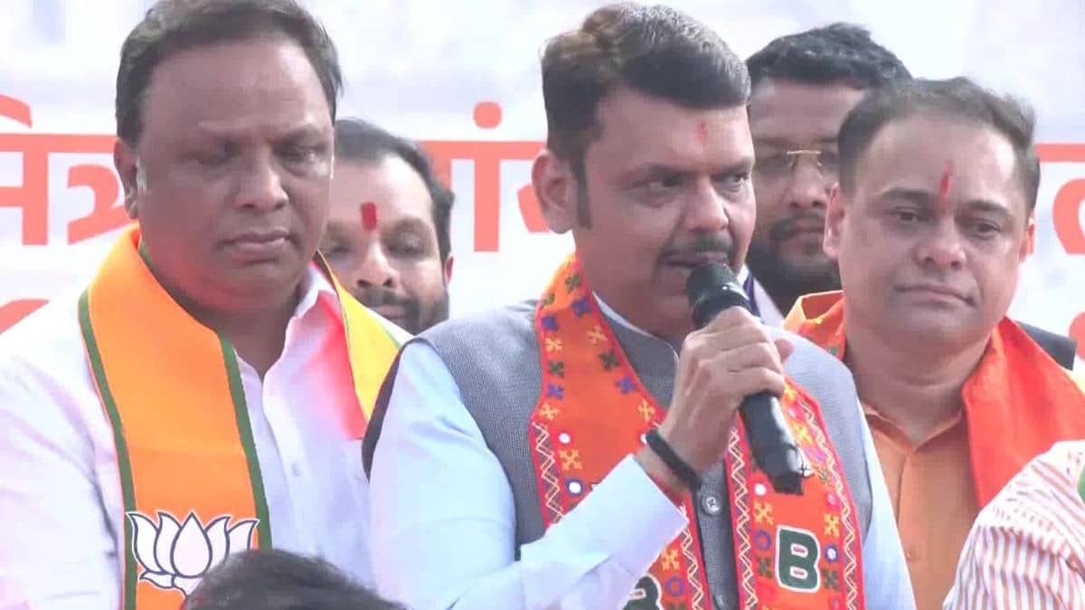 BMC चुनाव में बंपर जीत के बाद मुंबई BJP कार्यालय में CM देवेंद्र फडणवीस का भव्य स्वागत, बोले- महाराष्ट्र को PM मोदी पर बहुत भरोसा