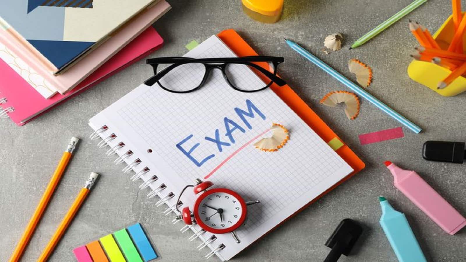 UP Board Exam 2026: यूपी के इस जिले में 10वीं-12वीं के छात्रों को बोर्ड परीक्षा की तैयारी कराएगी रैपिड रिवीजन रेल, हर सब्जेट के मिलेंगे पीडीएफ नोट्स