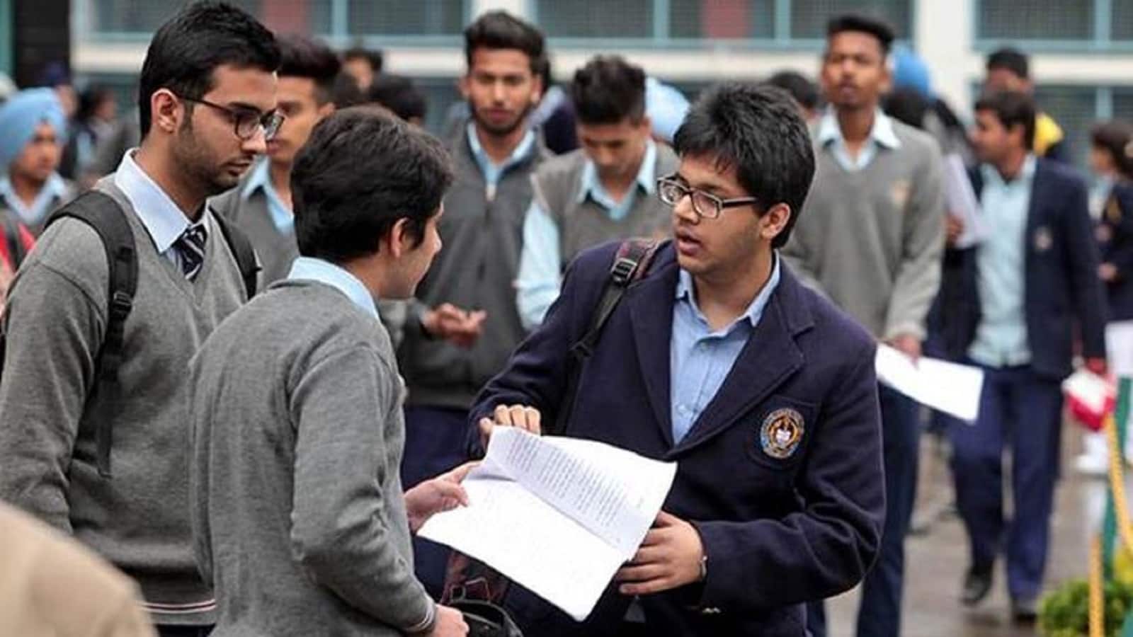 UP Board Exam 2026: परीक्षा में नकलचियों की खैर नहीं, क्लास में जाने से पहले होगी छात्रों की सख्त तलाशी लेकिन नहीं उतारने पड़ेंगे जूते-मोजे