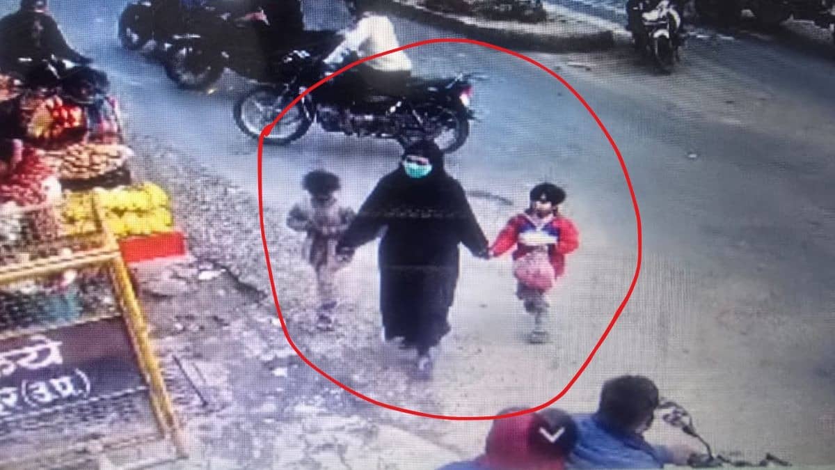 CCTV Kidnapping: बुलंदशहर में 4 साल की बच्ची को किडनैप कर ले गई बुर्के वाली महिला, CCTV की मदद से पुलिस ने ऐसे बचाया