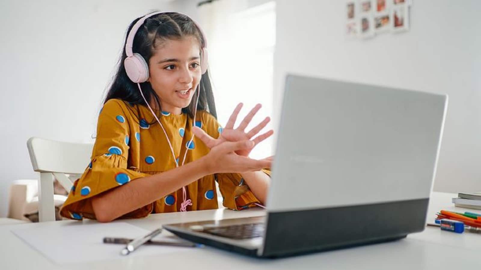 CBSE Exam: परीक्षा का तनाव कम करने के लिए बोर्ड ने शुरू की फ्री साइको सोशल काउंसिलिंग, जारी किया टोल फ्री नंबर