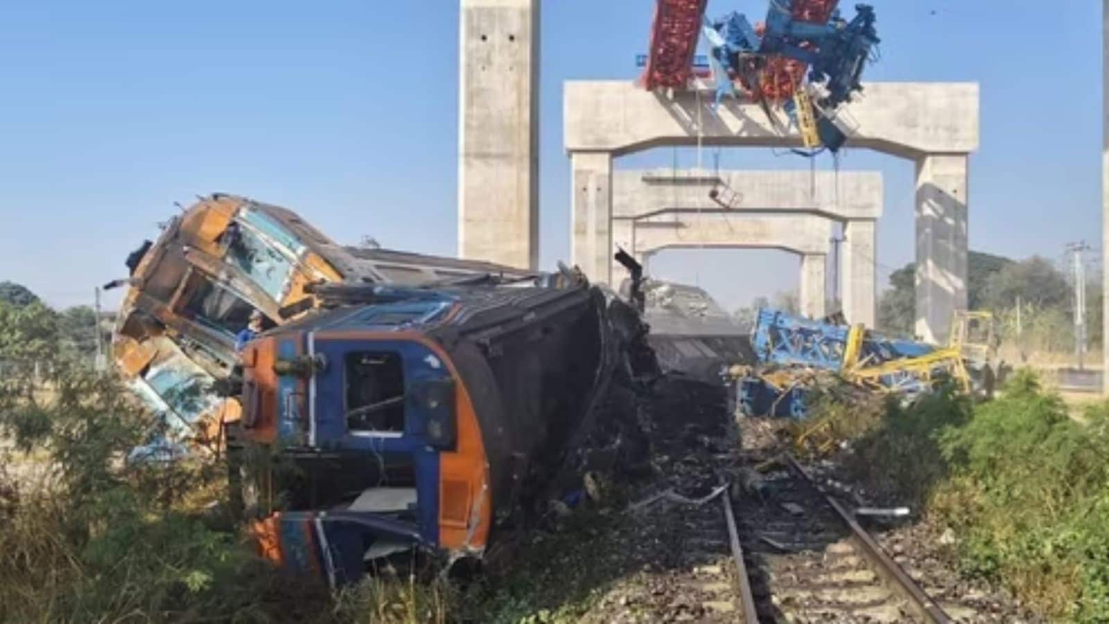 Thailand Train Accident: थाईलैंड में हुआ भीषण रेल हादसा, ट्रेन पर गिरी विशालकाय क्रेन; 22 की मौत