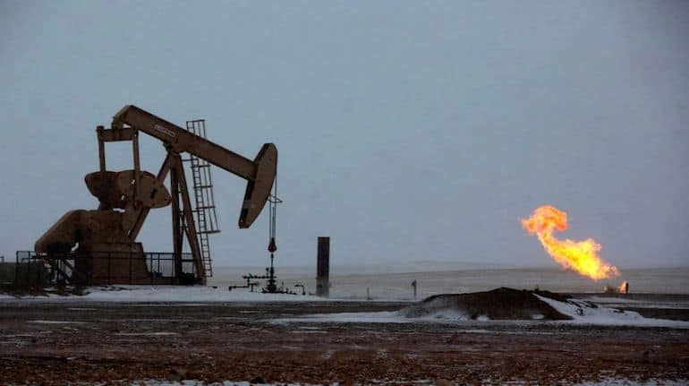 Crude Oil Market Under Pressure: ट्रंप के खेल से कच्चे तेल में  गिरावट, एक्सपर्ट्स से जानें कहां तक जा सकते है भाव
