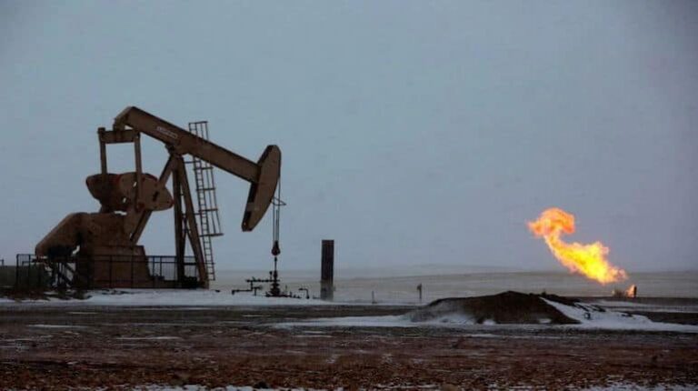 Crude Oil: ग्रीनलैंड और वेस्ट एशिया में अनिश्चितता के बीच कच्चे तेल में फोकस, ब्रेंट $64 से नीचे फिसला
