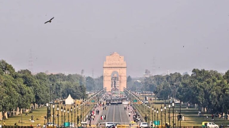 बारिश से लुढ़का पारा तो दिल्ली-NCR में प्रदूषण से भी मिली राहत, AQI गिरकर 264 पहुंचा; IMD का अनुमान- गुरुग्राम में गिर सकते हैं ओले