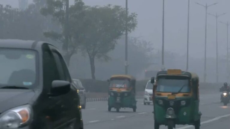 दिल्ली-NCR में फिर 'सांसों पर संकट', AQI पहुंचा 400 के पार; प्रदूषण के चलते ग्रैप-4 लागू; नहीं कर सकेंगे ये काम