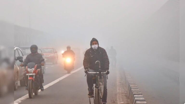 Today Weather Report: दिल्ली में बारिश के बाद बढ़ी ठंड, इन राज्यों में घने कोहरे का अलर्ट, इन 4 राज्यों में बारिश की चेतावनी