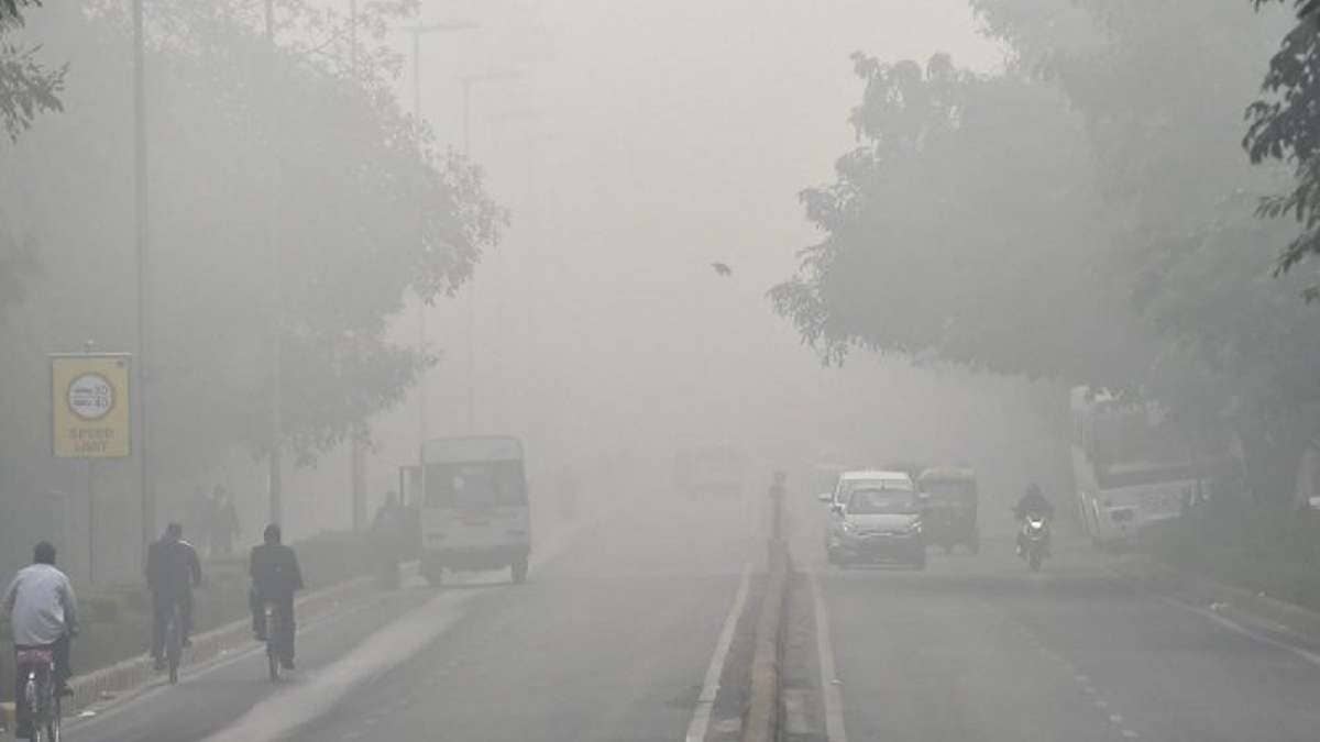 Weather: दिल्ली-NCR में छाया घना कोहरा, विजिबिलिटी कम, ट्रेन प्रभावित... यूपी से लेकर हिमाचल तक ठंड की मार जारी, जानें कब मिलेगी राहत