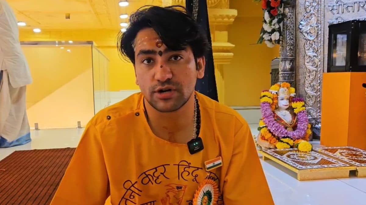 शंकराचार्य अविमुक्तेश्वरानंद विवाद पर Dhirendra Shastri का आया रिएक्शन, समाधान का बताया फॉर्मूला, कहा- सनातन का उपहास ना...