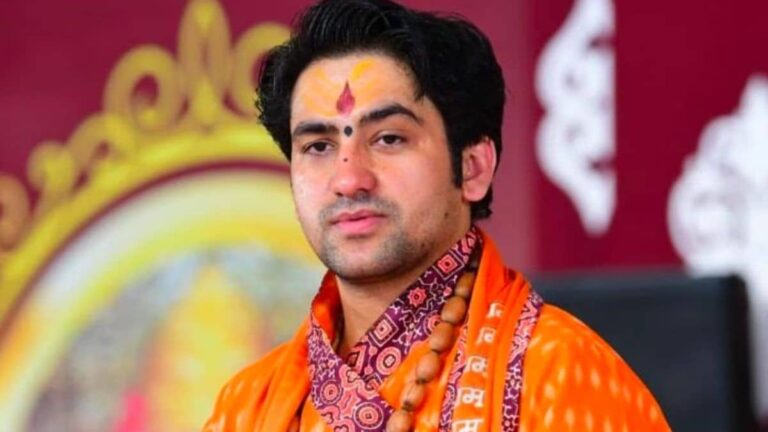 जिस दिन तिरंगे में चांद आ गया...शर्मा-वर्मा और विधवा के साथ रेप का जिक्र कर धीरेंद्र शास्त्री ने हिंदुओं को चेताया, बोले- कास्टवाद नहीं,राष्ट्रवाद होना चाहिए