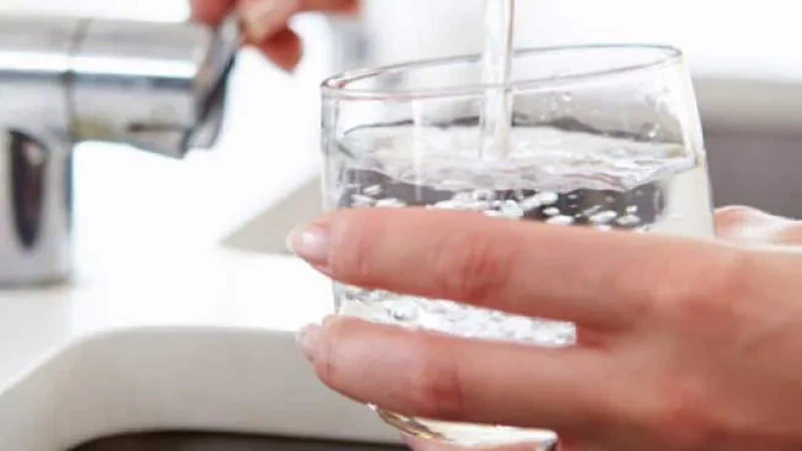 Contaminated water crisis: इंदौर के बाद अब ग्रेटर नोएडा में दूषित पानी पीने से कई लोग बीमार, सप्लाई लाइन में सीवेज मिलने की शिकायतें