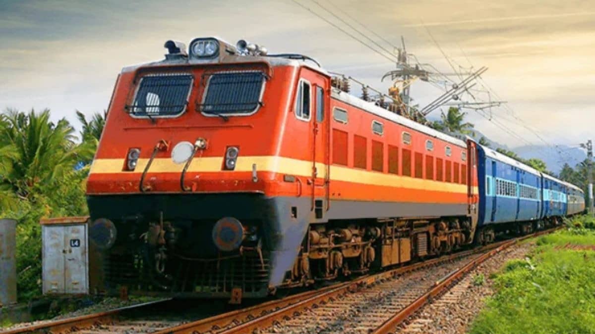 IRCTC ने आज बदल दिया ट्रेन टिकट बुकिंग का नियम, Aadhaar लिंक अनिवार्य, आम आदमी को मिलेगा फायदा; एजेंट-दलाल पर फुलस्टॉप