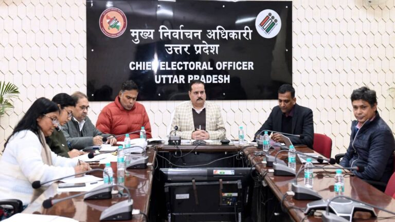 UP SIR Voter List: यूपी में SIR पर बवाल के बीच समय सीमा बढ़ाई, अखिलेश यादव ने उठाए सवाल, कहा- कहीं मतदाताओं का आंकड़ा...