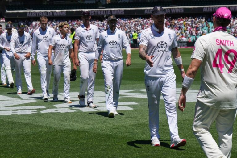 एशेज सीरीज हार से ईसीबी नाखुश...टीम की घर वापसी के बाद होगा मंथन, ब्रेंडन मैकुलम  खुद हेड कोच पद छोड़ने के मूड में नहीं